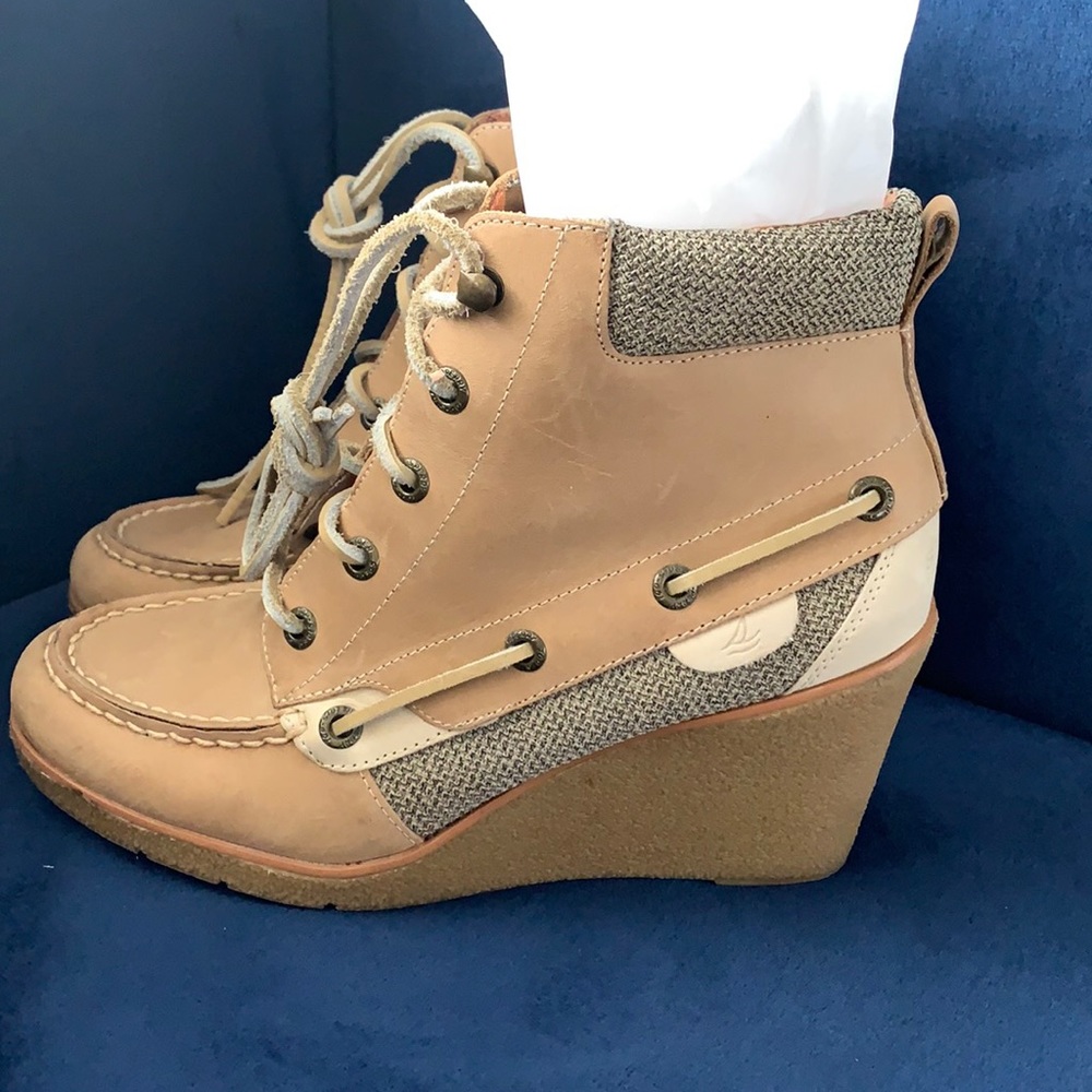 SPERRY WEDGE BOOTIE SIZE 7